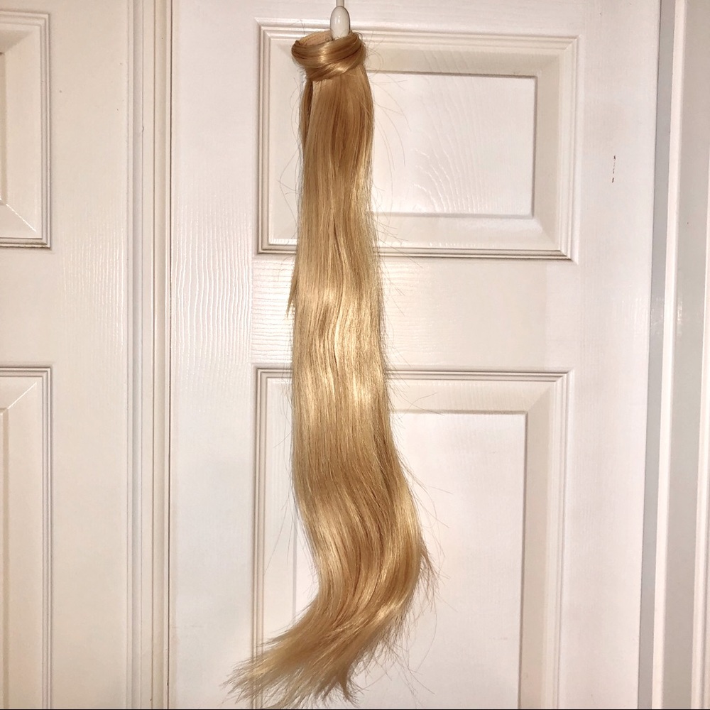 Bellami Wrap Ponytail~Beach Blonde~24”L~100% synthetic~Never Worn~Heat Resistant
